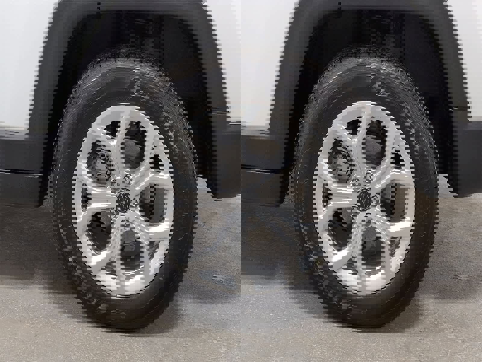 Used 2025 Jeep Compass Latitude image 14