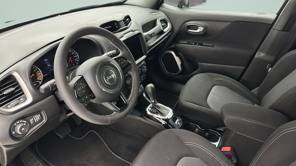 Used 2021 Jeep Renegade Latitude AWD/4WD image 12