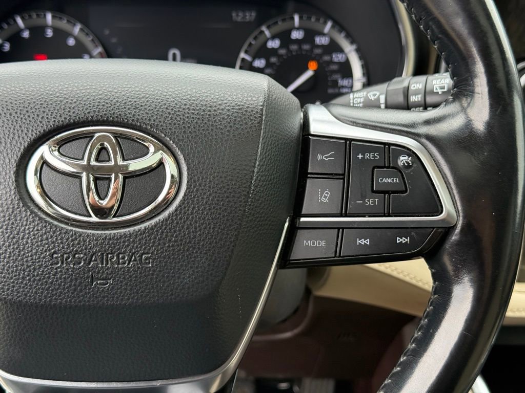 Used 2020 Toyota Highlander Limited image 16