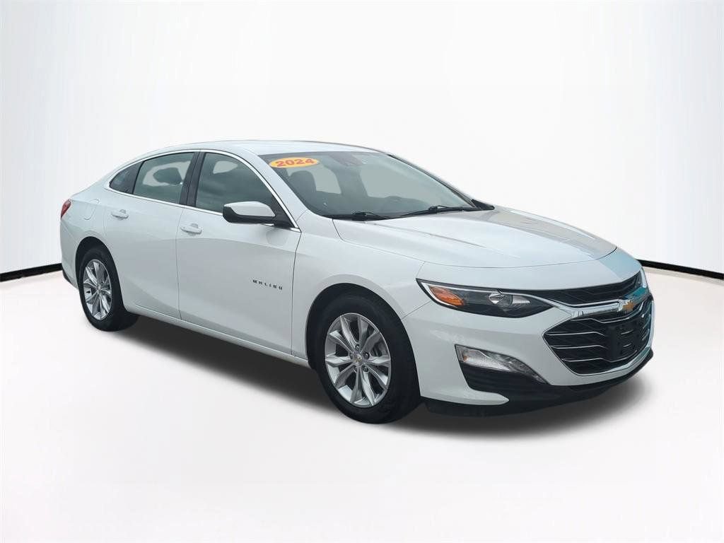 Used 2024 Chevrolet Malibu LT FWD image 2