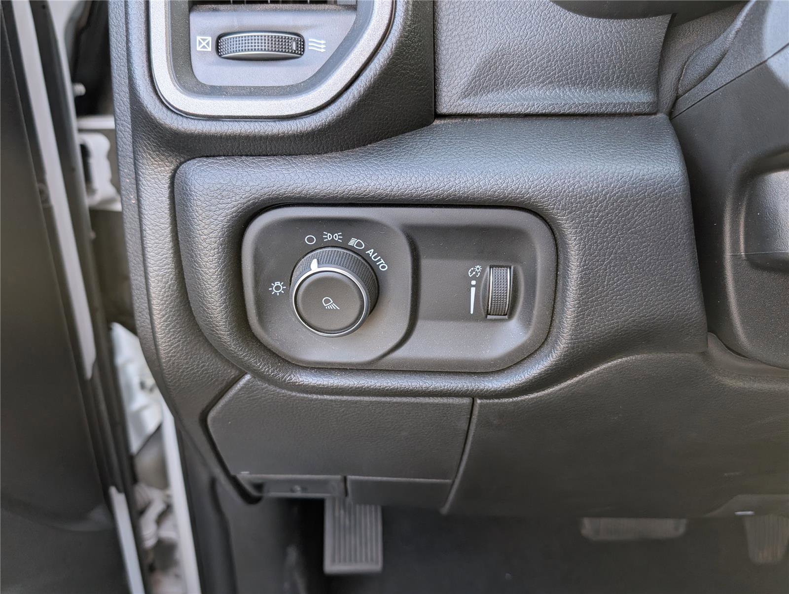 Used 2024 RAM 3500 Tradesman w/ Chrome Appearance Group image 20