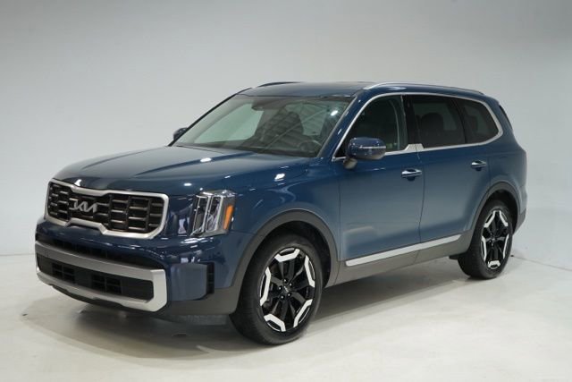 Used 2025 Kia Telluride S image 3