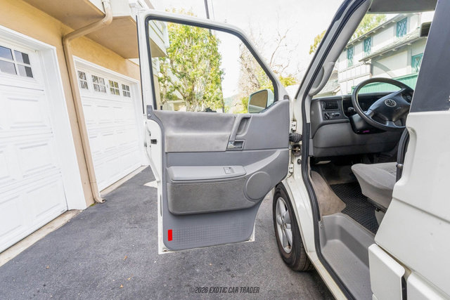 Used 2003 Volkswagen Eurovan MV FWD image 40