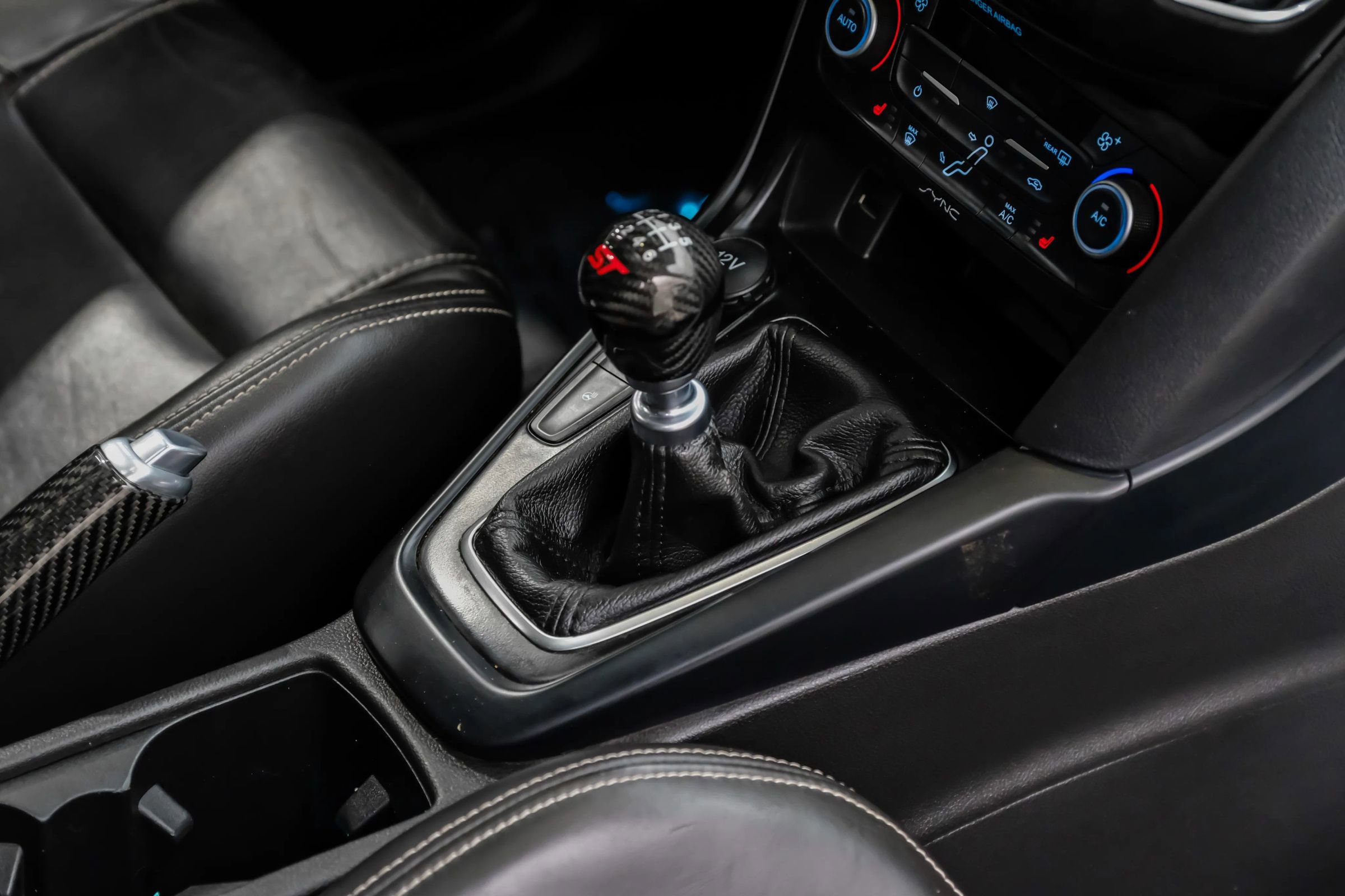 Used 2018 Ford Focus ST w/ Equipment Group 402A FWD image 35