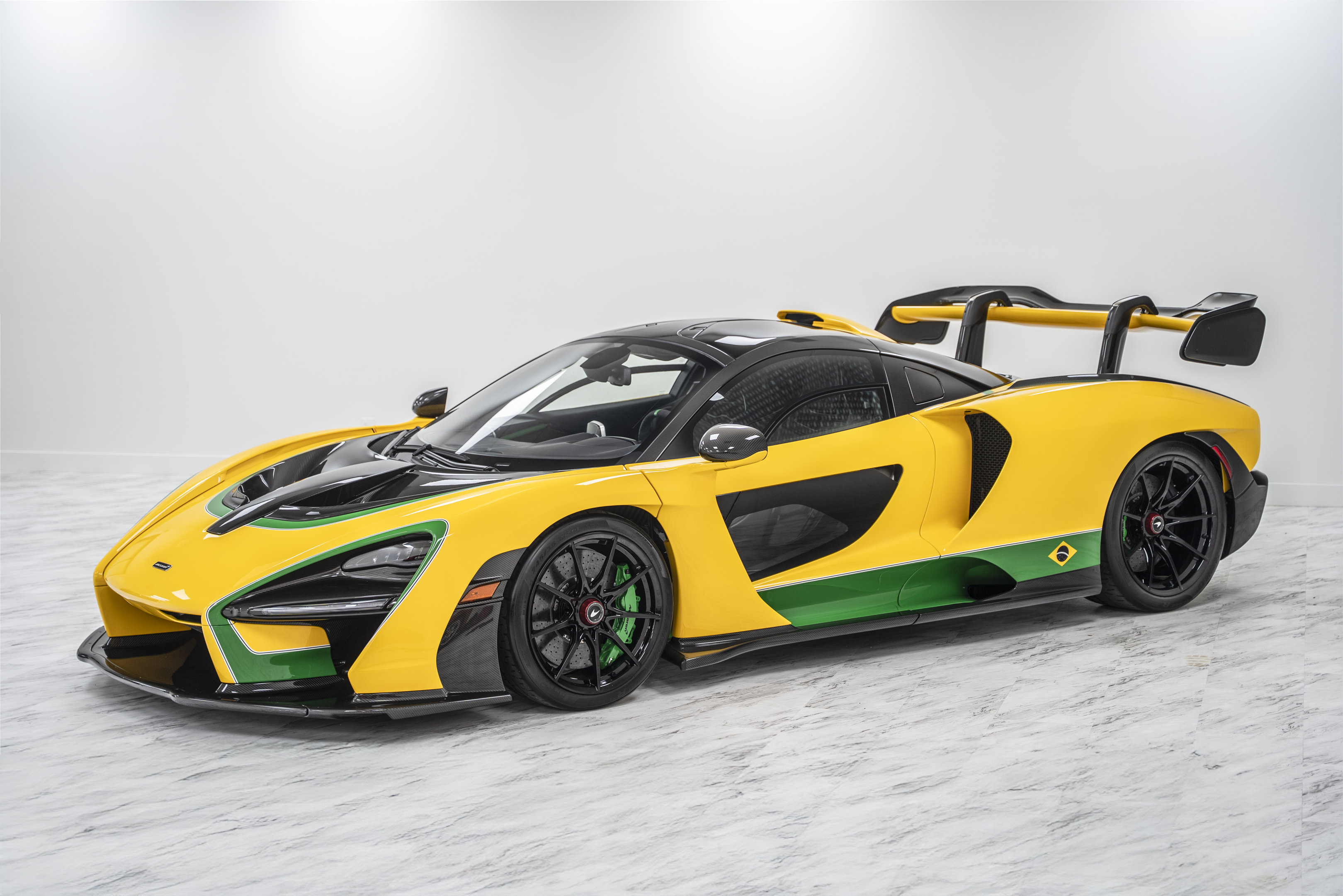 Used 2019 McLaren Senna RWD image 1