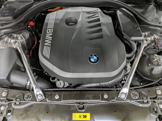 Used 2026 BMW 550e xDrive w/ Executive Package image 24