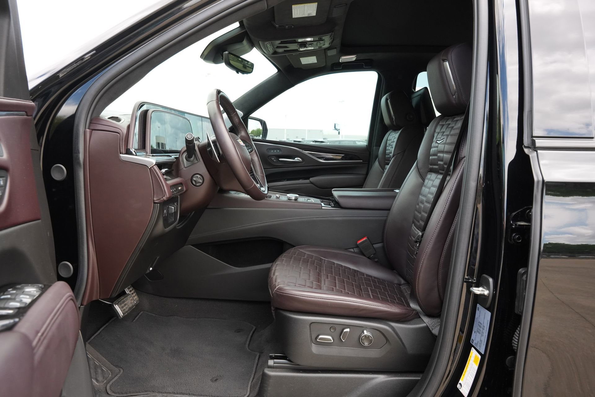 Certified 2023 Cadillac Escalade V w/ Heavy-Duty Trailer Package image 18