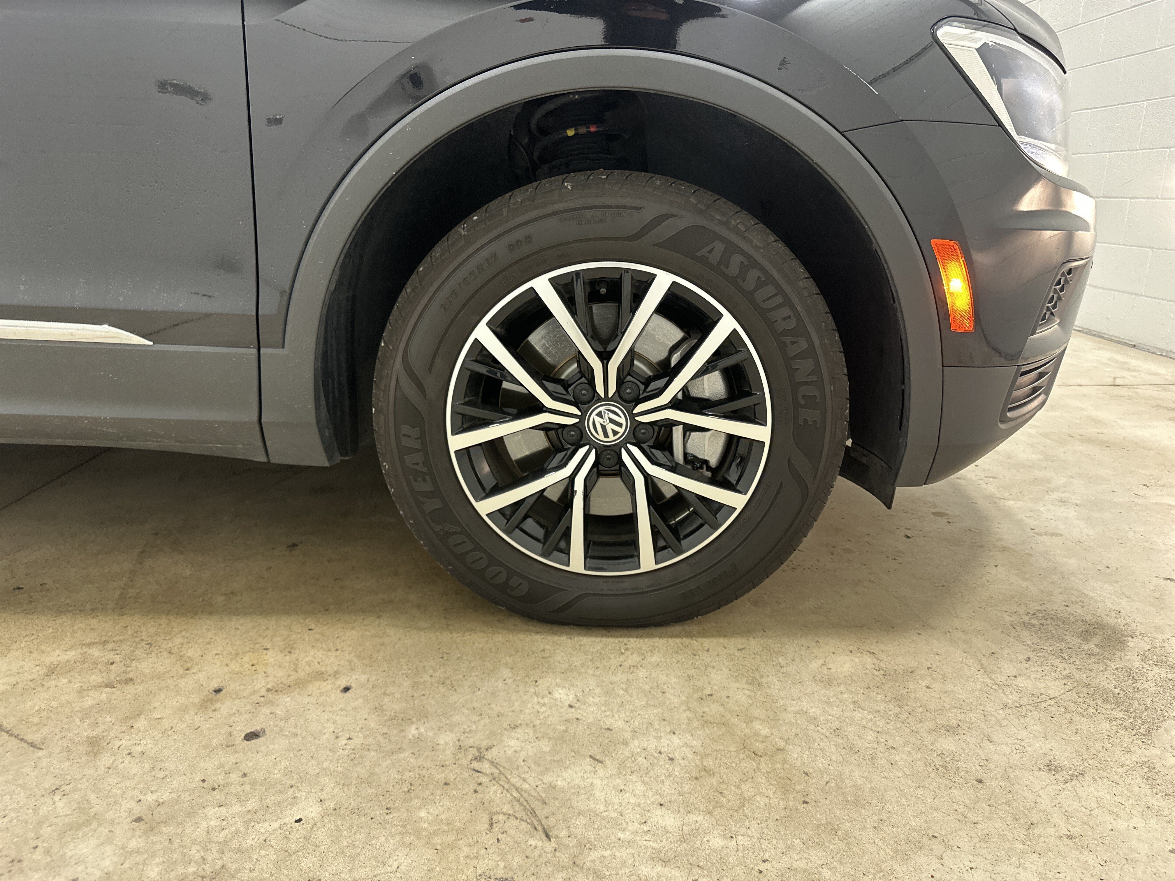 Used 2021 Volkswagen Tiguan SE AWD/4WD image 14