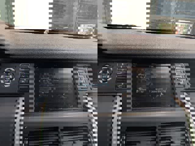 Used 2018 Land Rover Discovery Sport HSE image 17