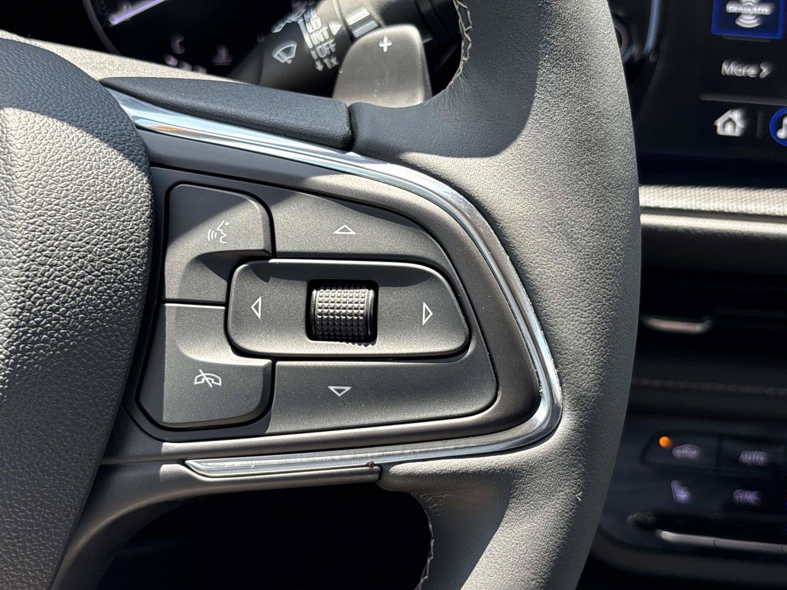 Used 2023 Buick Envision Essence w/ Sport Touring Package FWD image 20