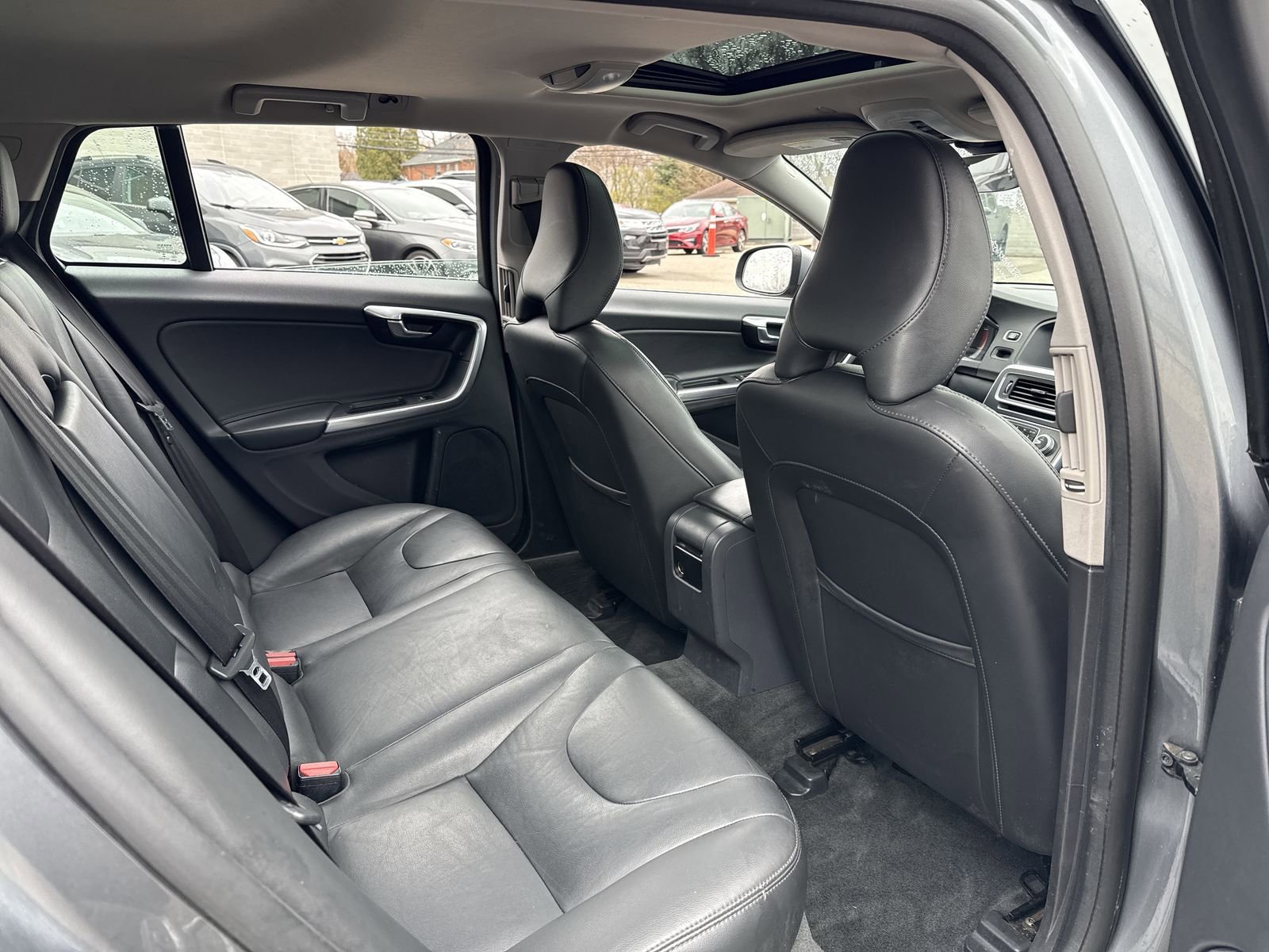 Used 2016 Volvo V60 T5 Platinum w/ 19" Sport Package image 27