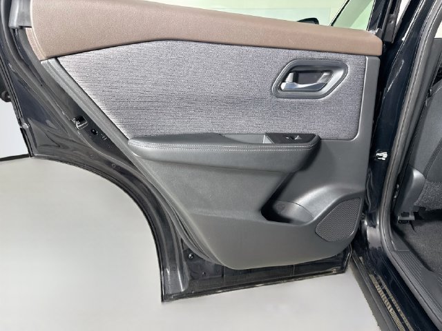 Used 2023 Nissan Rogue SV FWD image 25