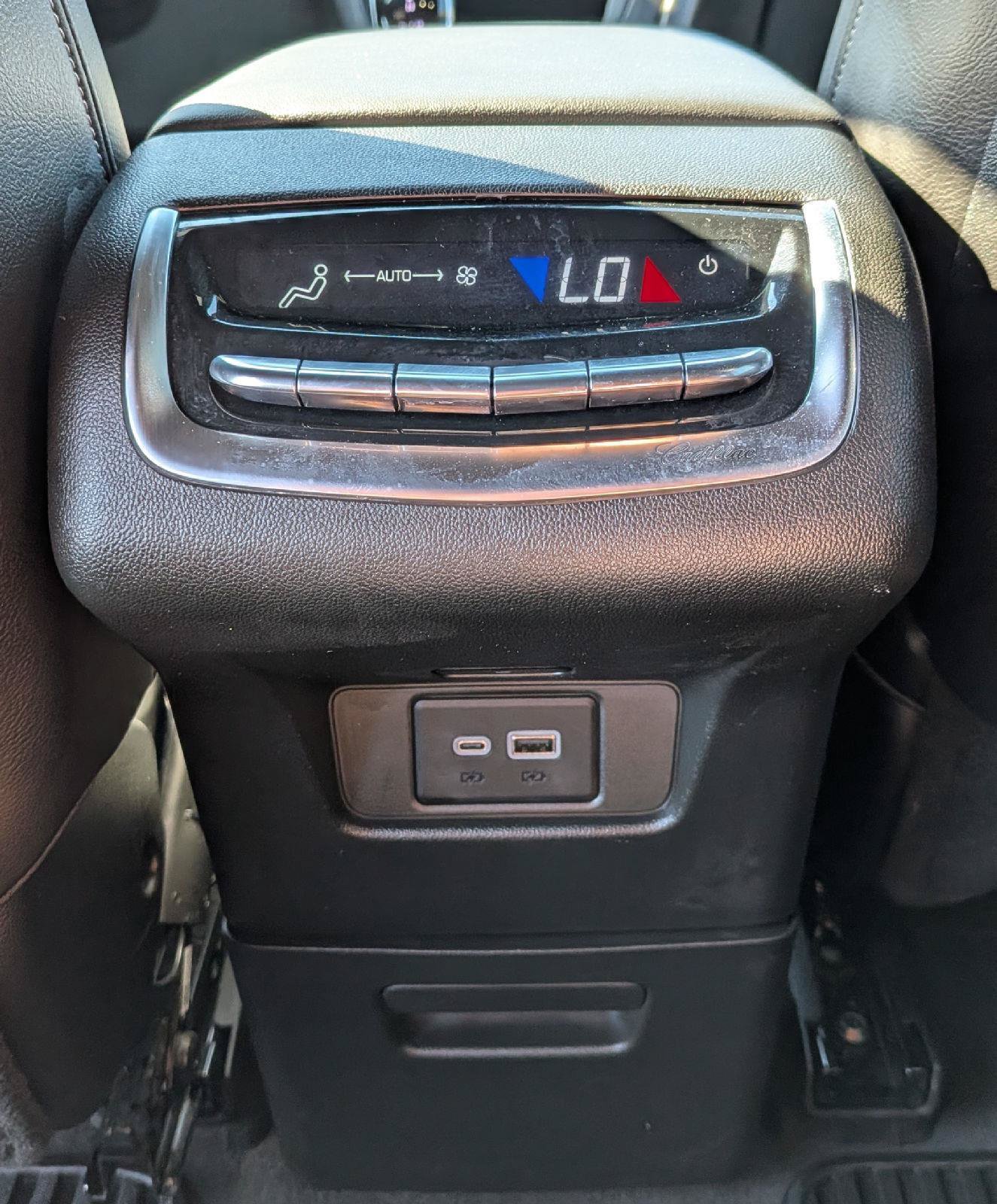 Used 2024 Cadillac XT6 Luxury AWD/4WD image 23