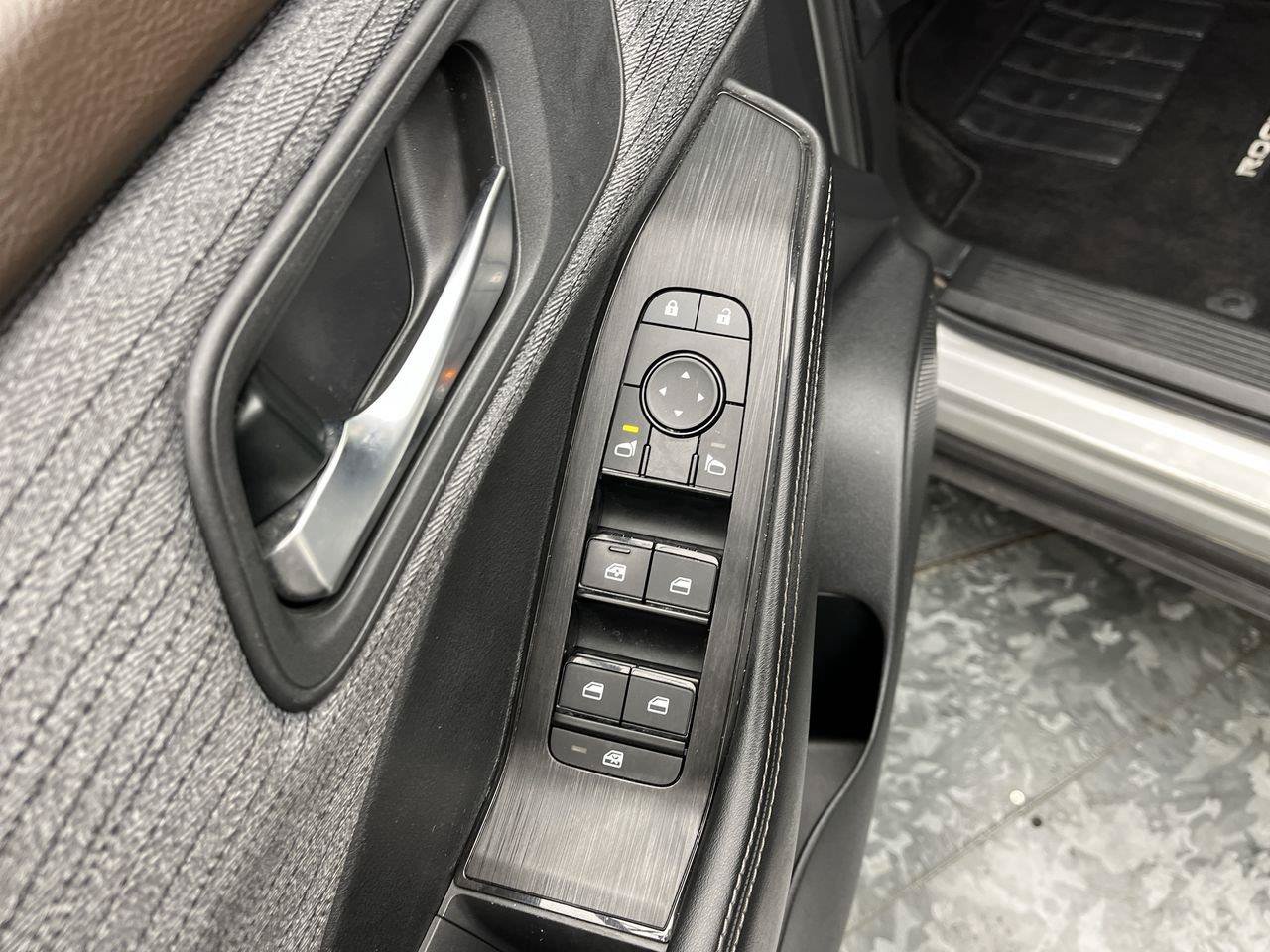 Used 2023 Nissan Rogue SV AWD/4WD image 7