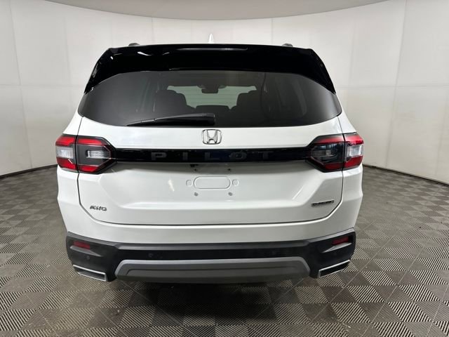Used 2023 Honda Pilot Touring image 4