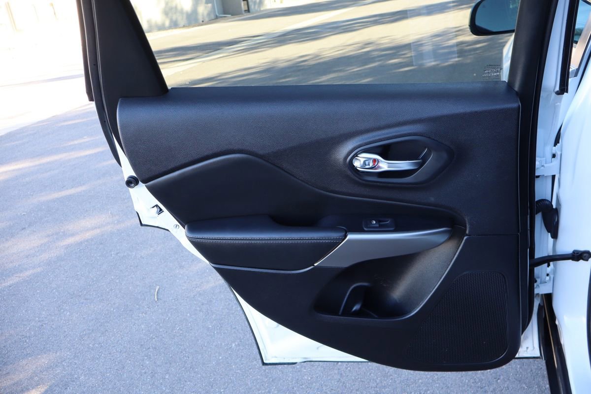 Used 2022 Jeep Cherokee Limited image 24