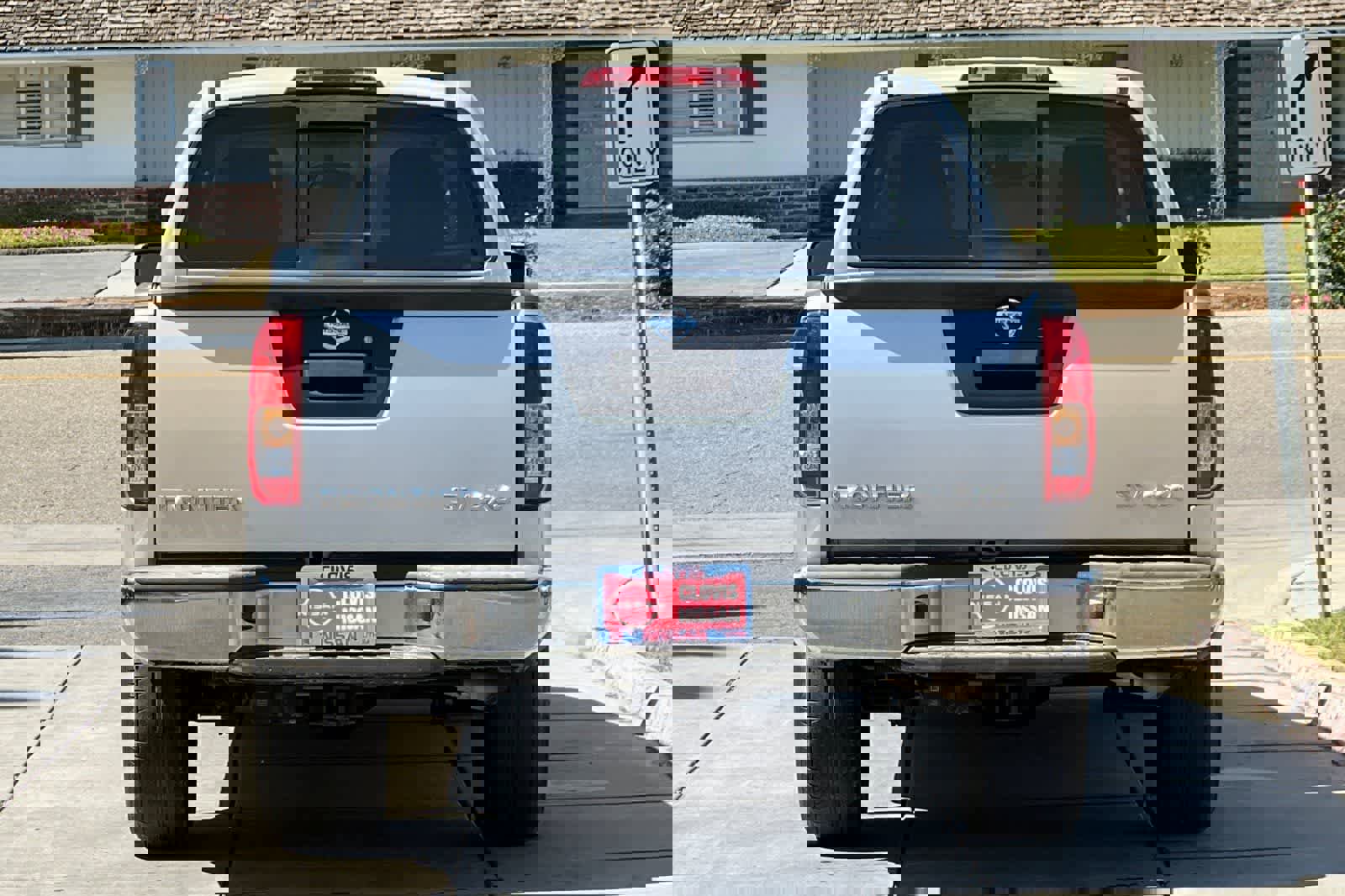 Used 2016 Nissan Frontier SV image 8