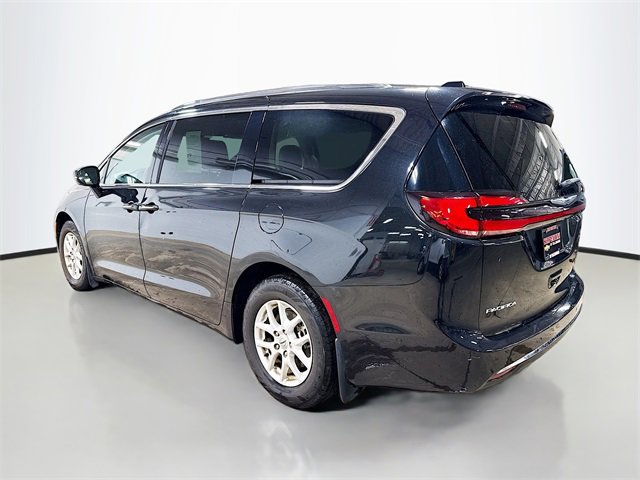 Used 2021 Chrysler Pacifica Touring-L w/ Uconnect Theater Family Group image 9