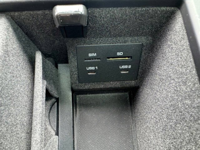 Used 2024 Porsche Macan Turbo AWD/4WD image 38