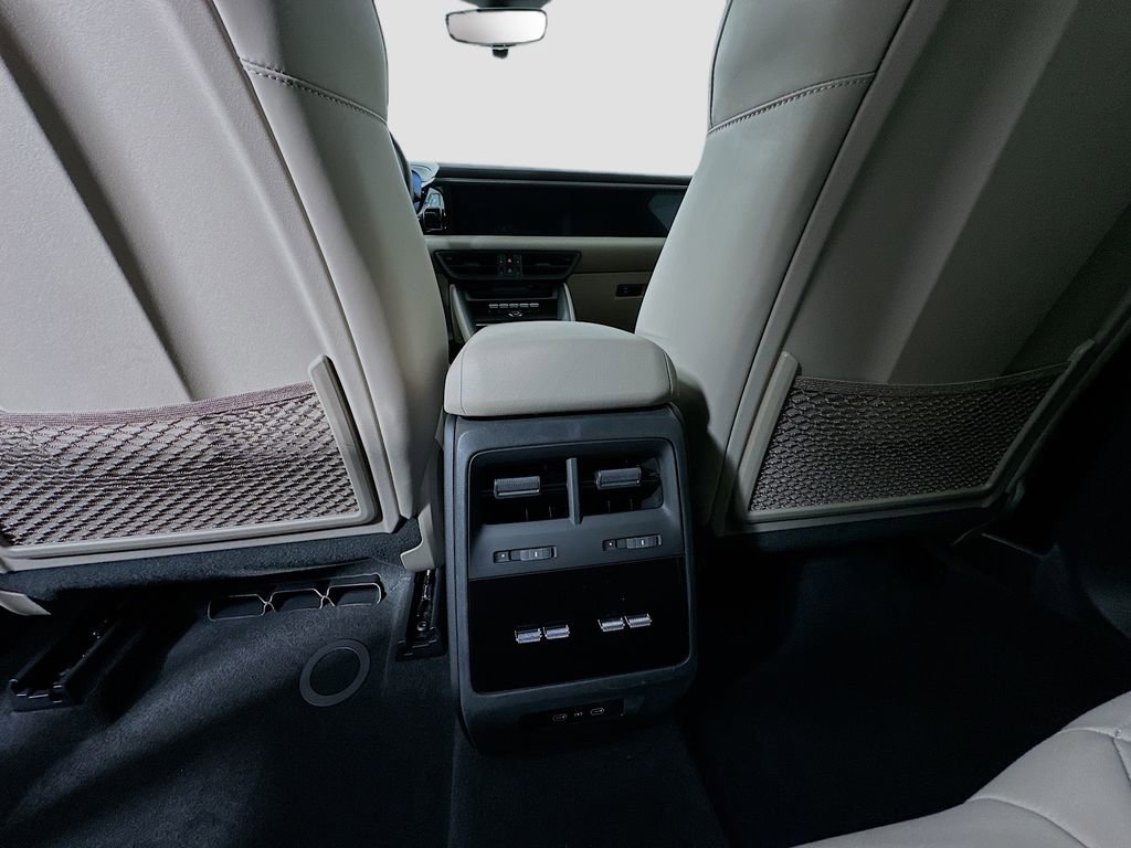 Certified 2025 Porsche Macan Electric image 27