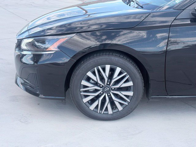 Certified 2025 Nissan Altima 2.5 SV FWD image 32