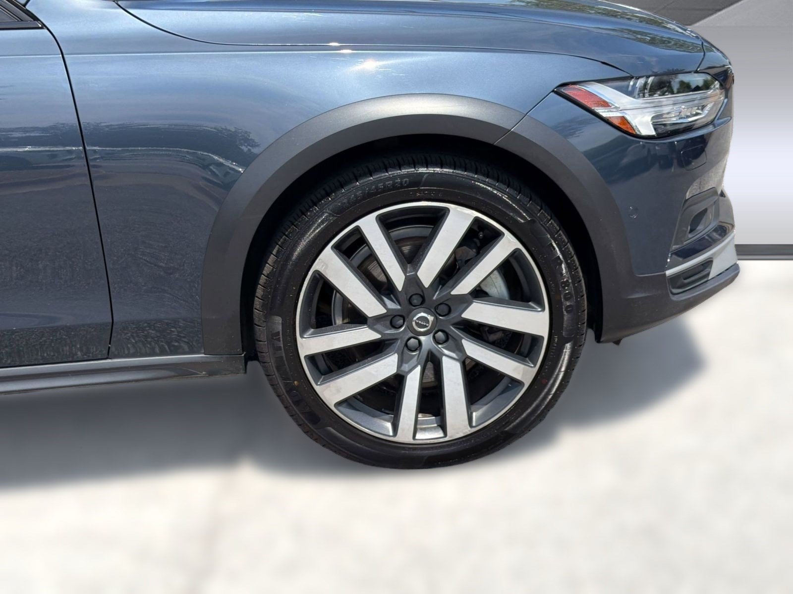 Certified 2022 Volvo V90 B6 Cross Country w/ Advanced Package AWD/4WD image 12