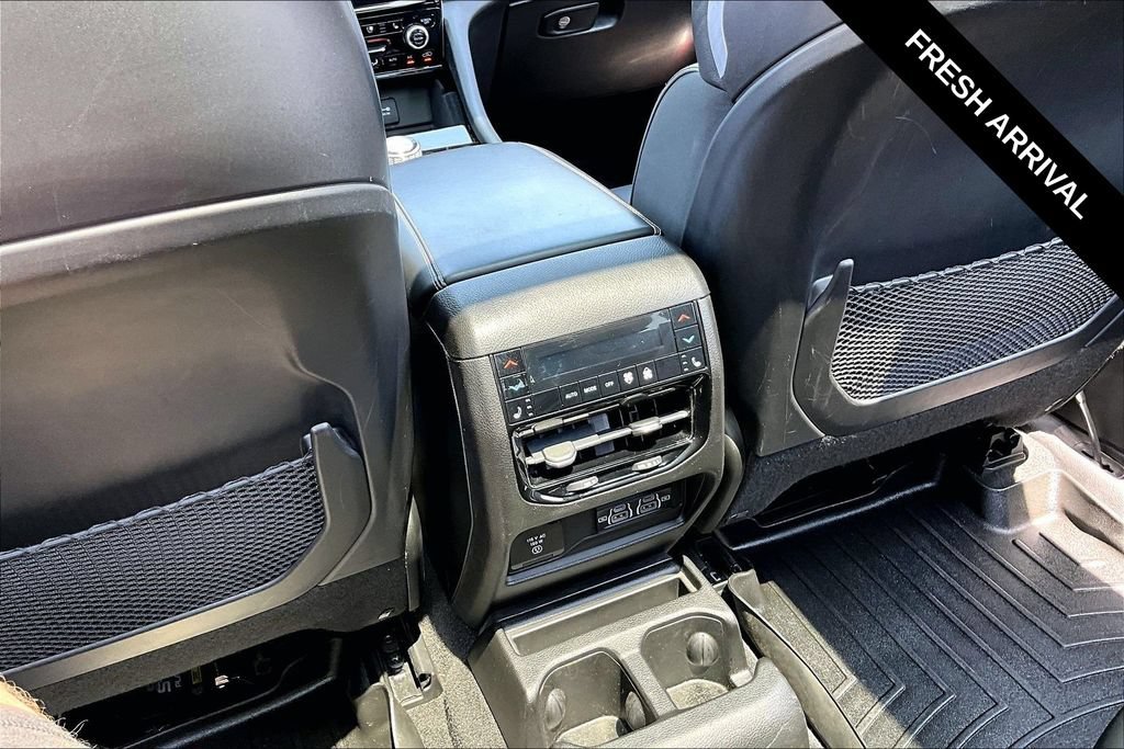 Used 2021 Jeep Grand Cherokee L Overland w/ Luxury Tech Group IV AWD/4WD image 12