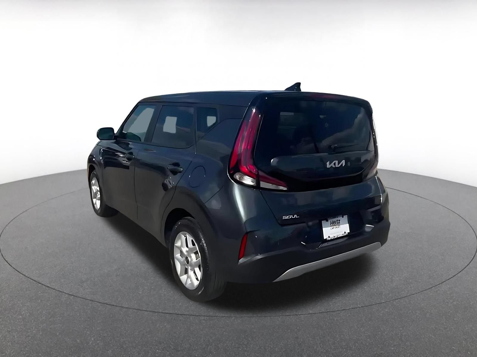 Used 2025 Kia Soul LX w/ LX Technology Package FWD image 11