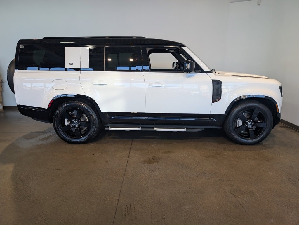 Used 2023 Land Rover Defender 130 X-Dynamic SE image 6