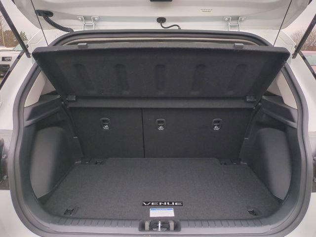 Certified 2025 Hyundai Venue SEL FWD image 16