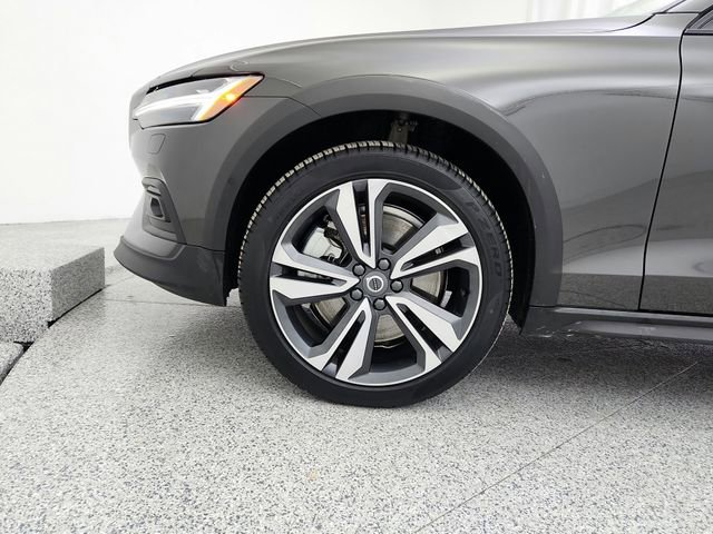 Certified 2025 Volvo V60 B5 Cross Country Plus image 21