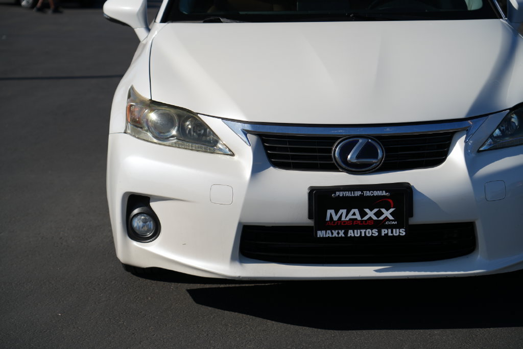 Used 2013 Lexus CT 200h w/ Premium Pkg w/Navigation FWD image 5