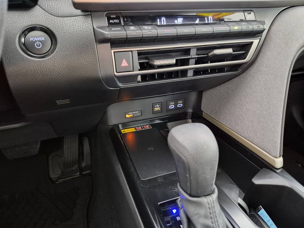 Used 2025 Toyota Camry LE FWD image 20