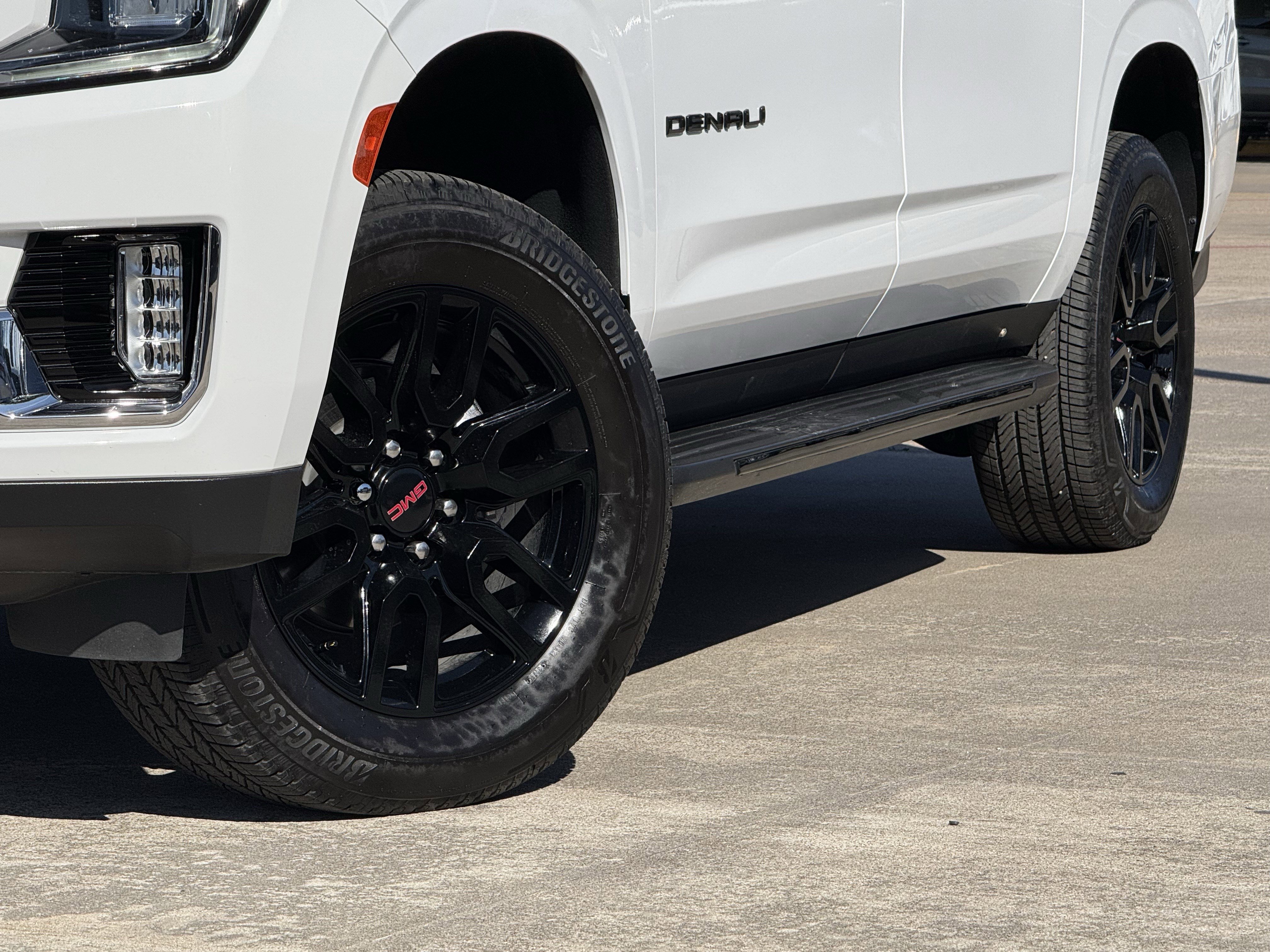 Used 2024 GMC Yukon XL SLE w/ Gmc Pro Safety Plus Package image 12