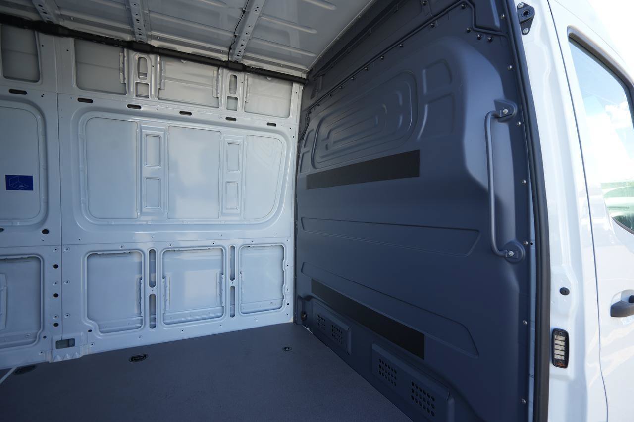 New 2025 Mercedes-Benz eSprinter 170 Cargo image 11