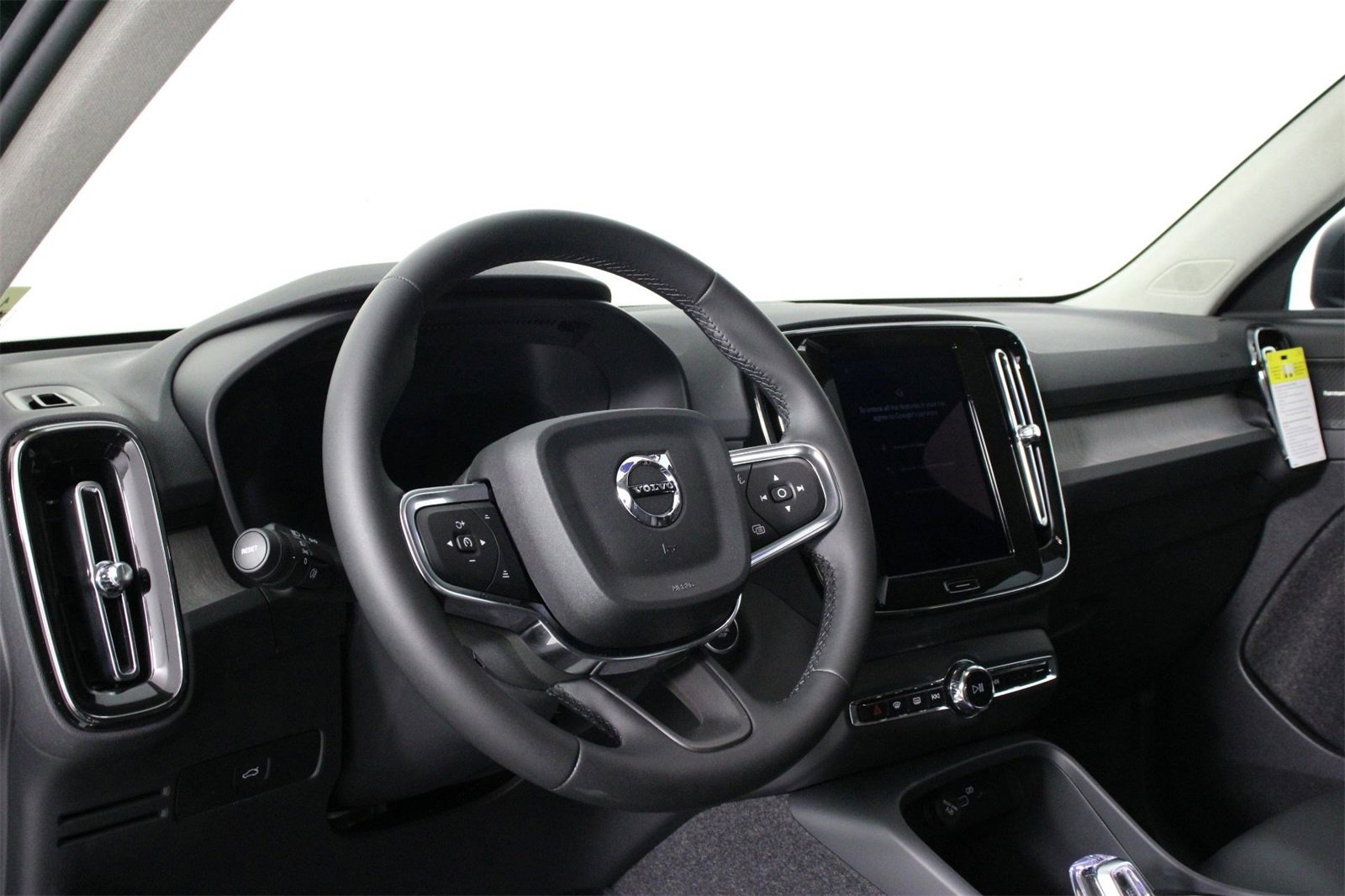 New 2025 Volvo XC40 B5 Ultra w/ Climate Package image 8