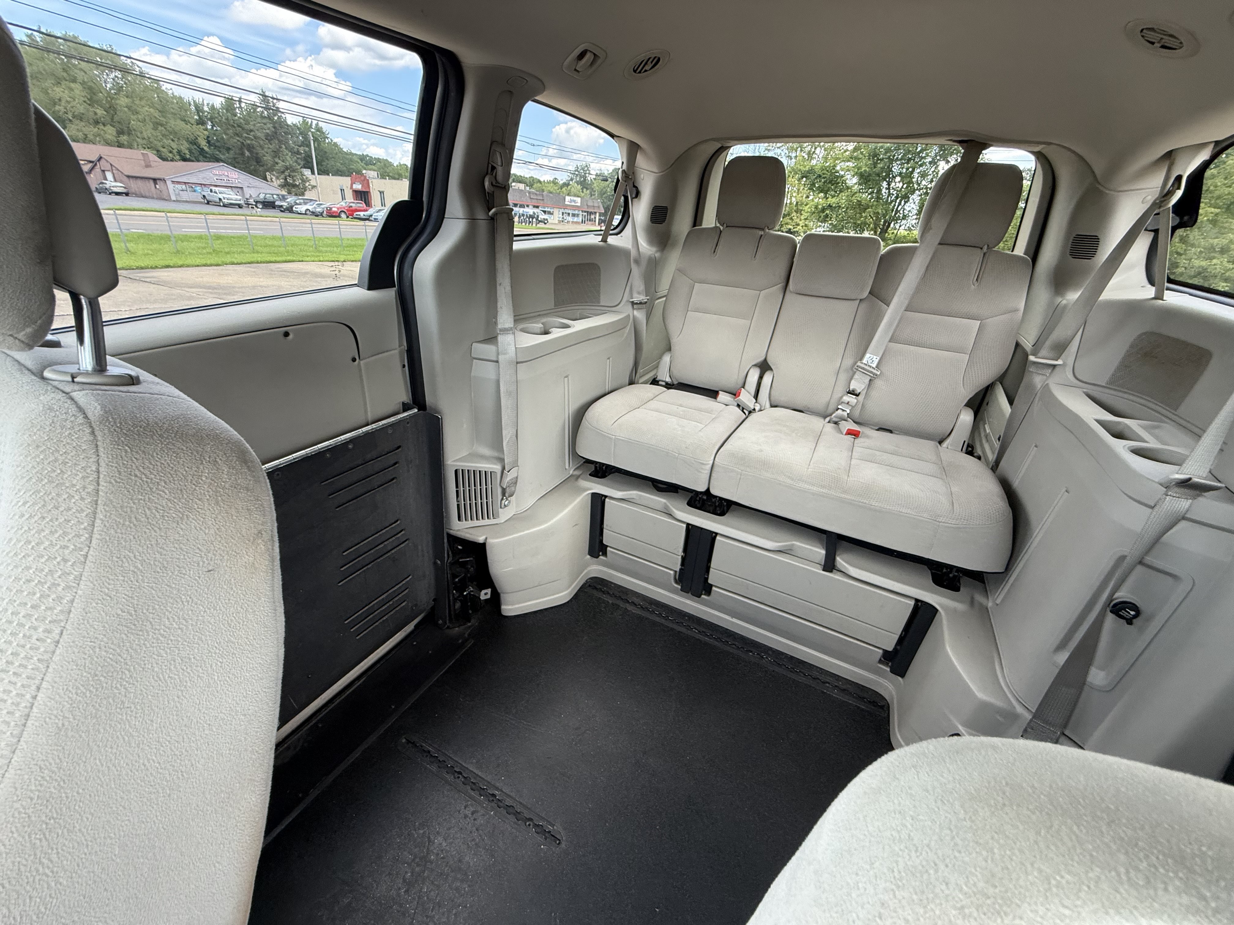 Used 2015 Dodge Grand Caravan SE w/ Quick Order Package 29E SE FWD image 25