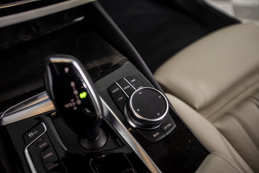 Used 2023 BMW 530e w/ Premium Package image 32