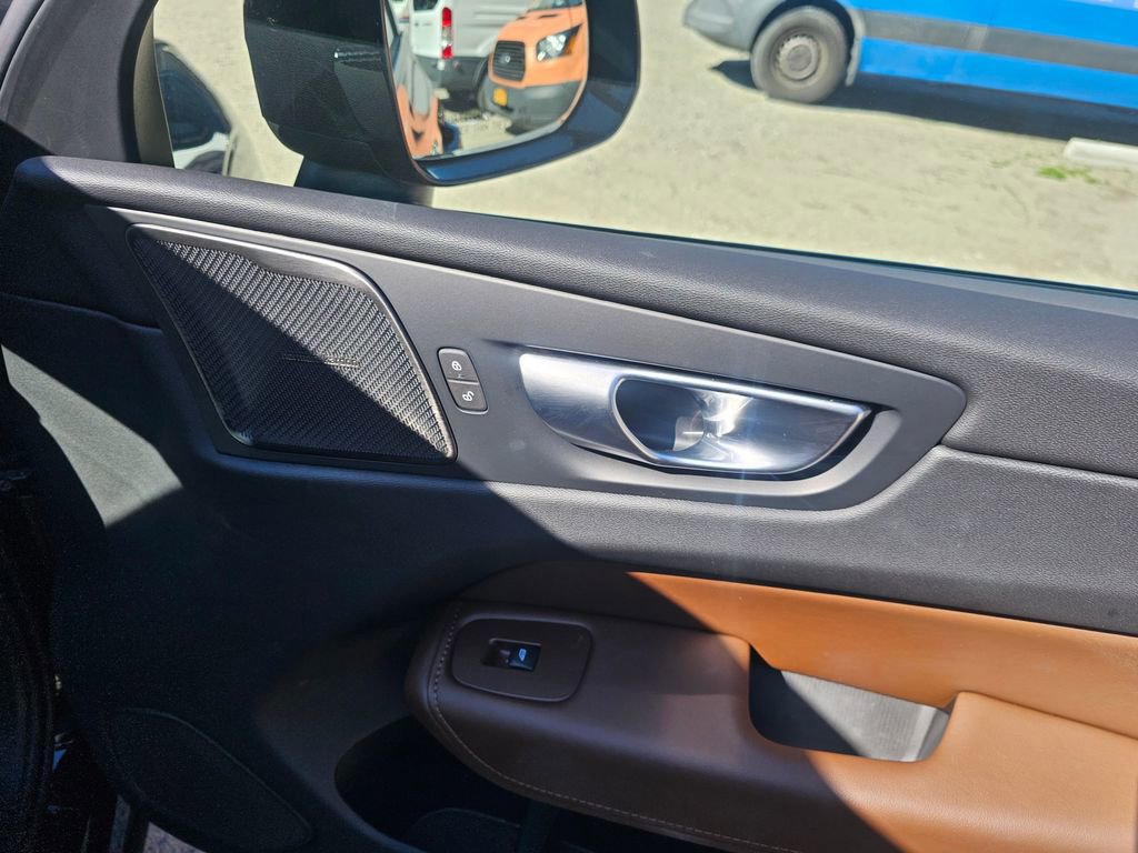 Certified 2024 Volvo XC60 B5 Plus image 13