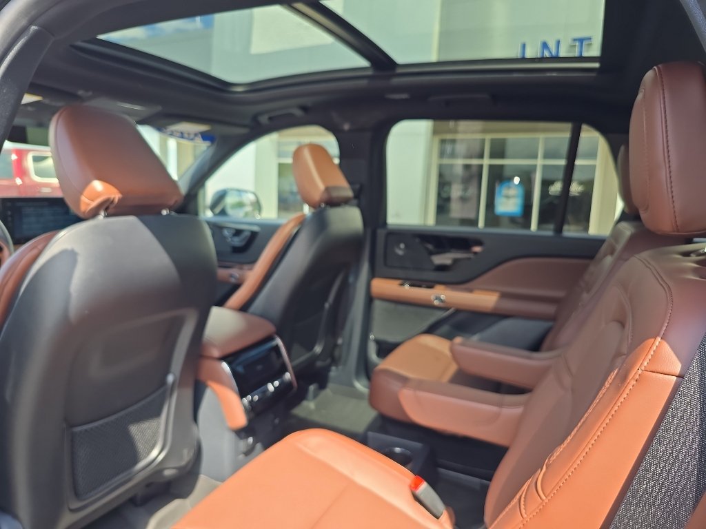Used 2025 Lincoln Aviator Reserve w/ Jet Appearance Package AWD/4WD image 18
