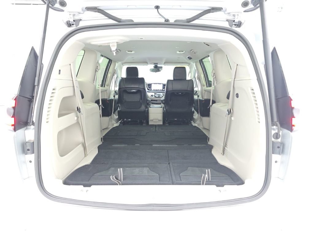 Used 2024 Chrysler Pacifica Touring-L image 52