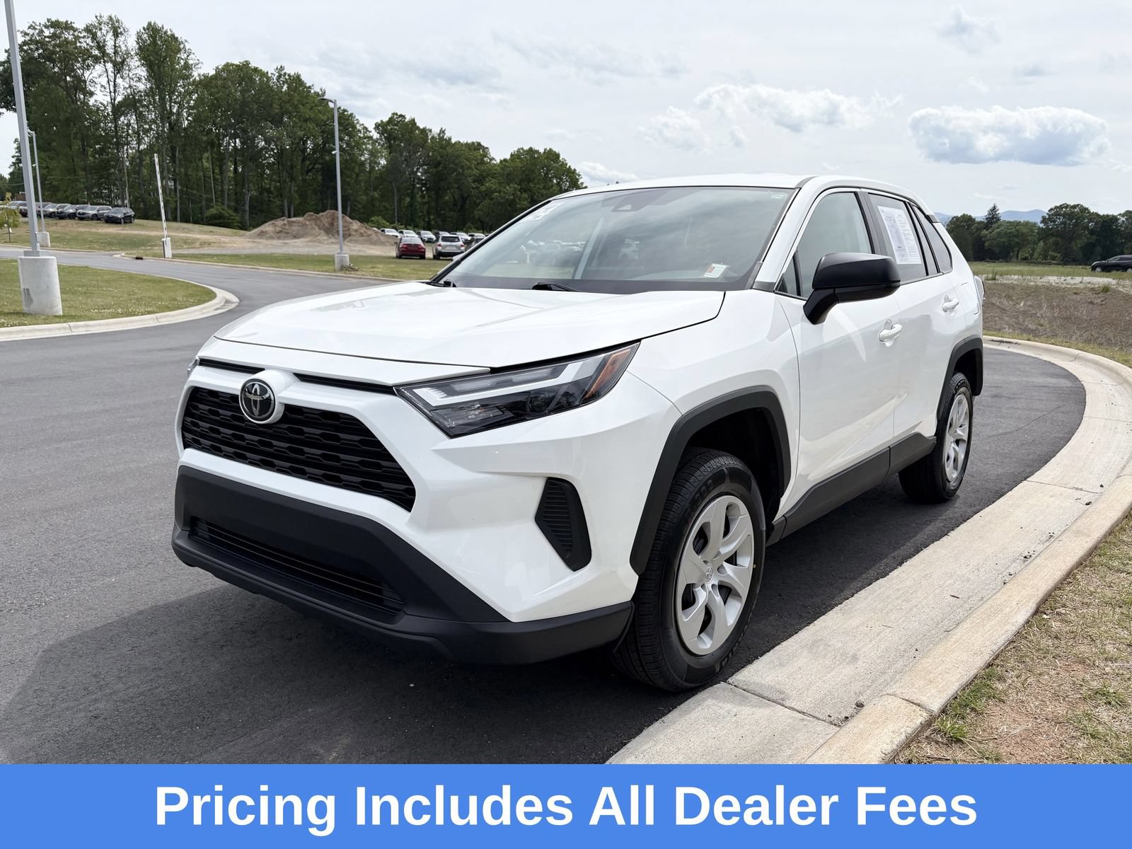 Used 2024 Toyota RAV4 LE FWD image 6