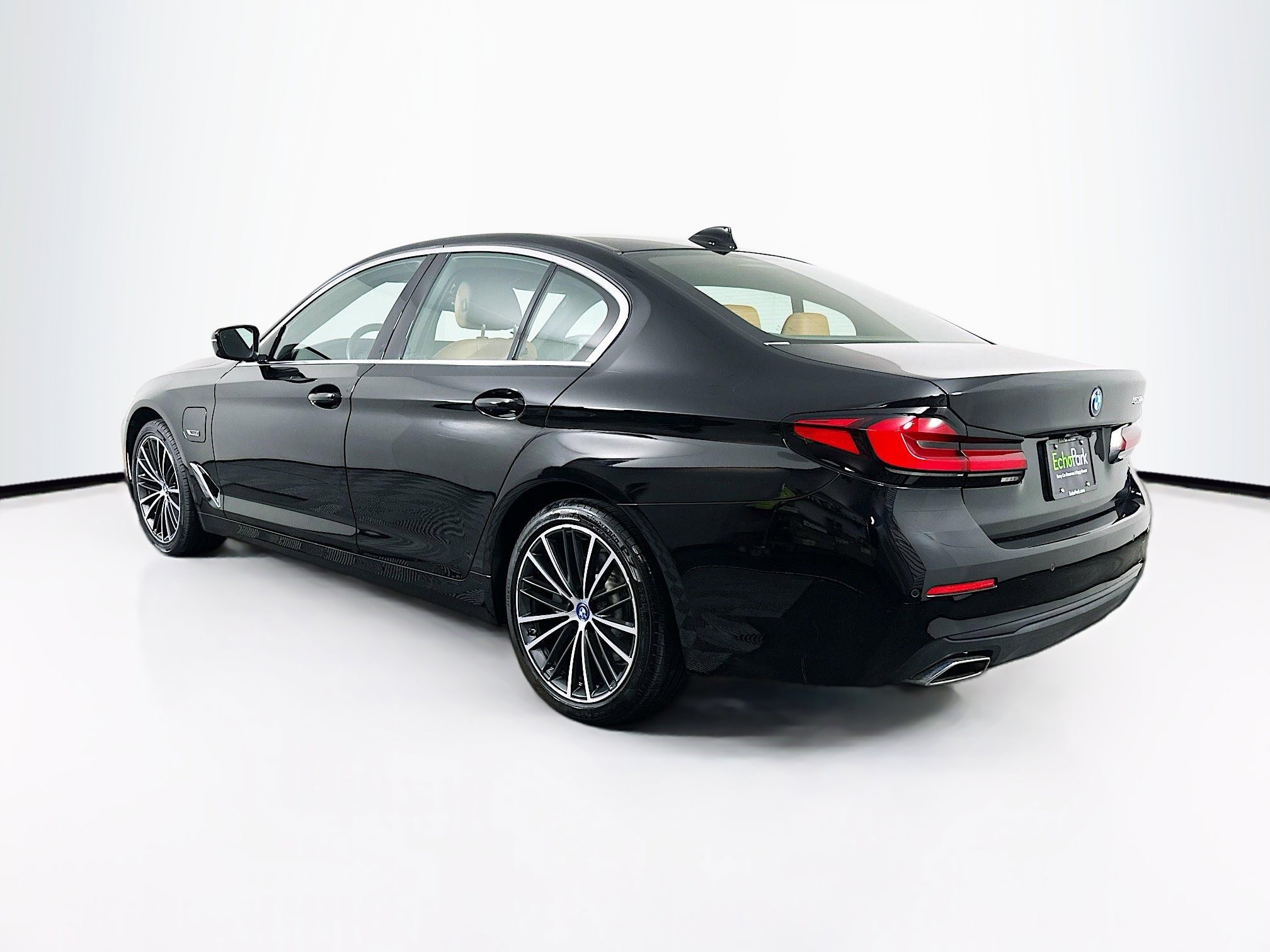 Used 2023 BMW 530e w/ Convenience Package image 5
