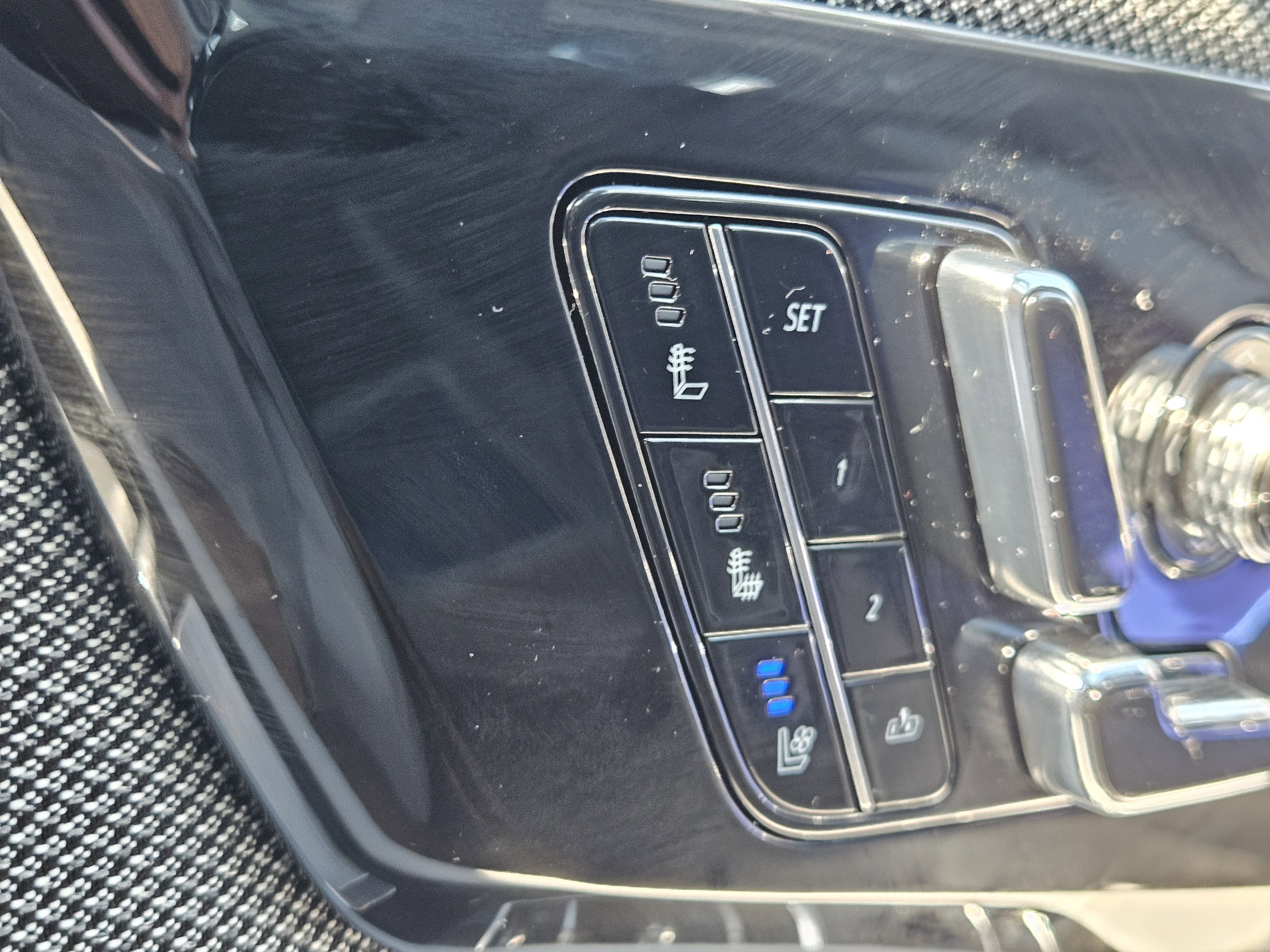 New 2025 Cadillac Optiq Luxury 2 w/ LPO, Floor Liner Package image 29