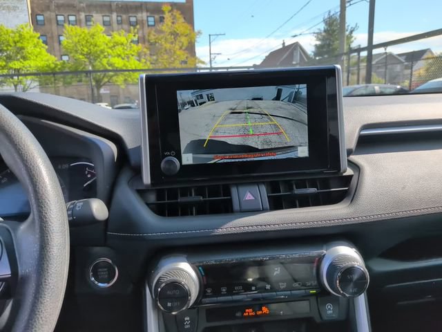 Used 2025 Toyota RAV4 XLE FWD image 19