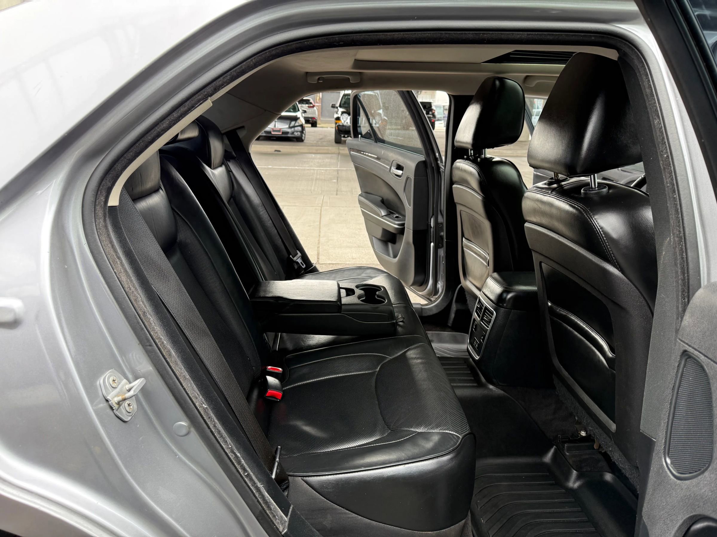 Used 2016 Chrysler 300 C w/ Safetytec Plus Group AWD/4WD image 19