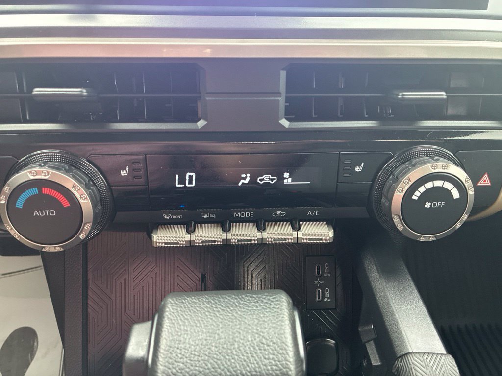 Used 2024 Toyota Tacoma TRD Off-Road AWD/4WD image 38