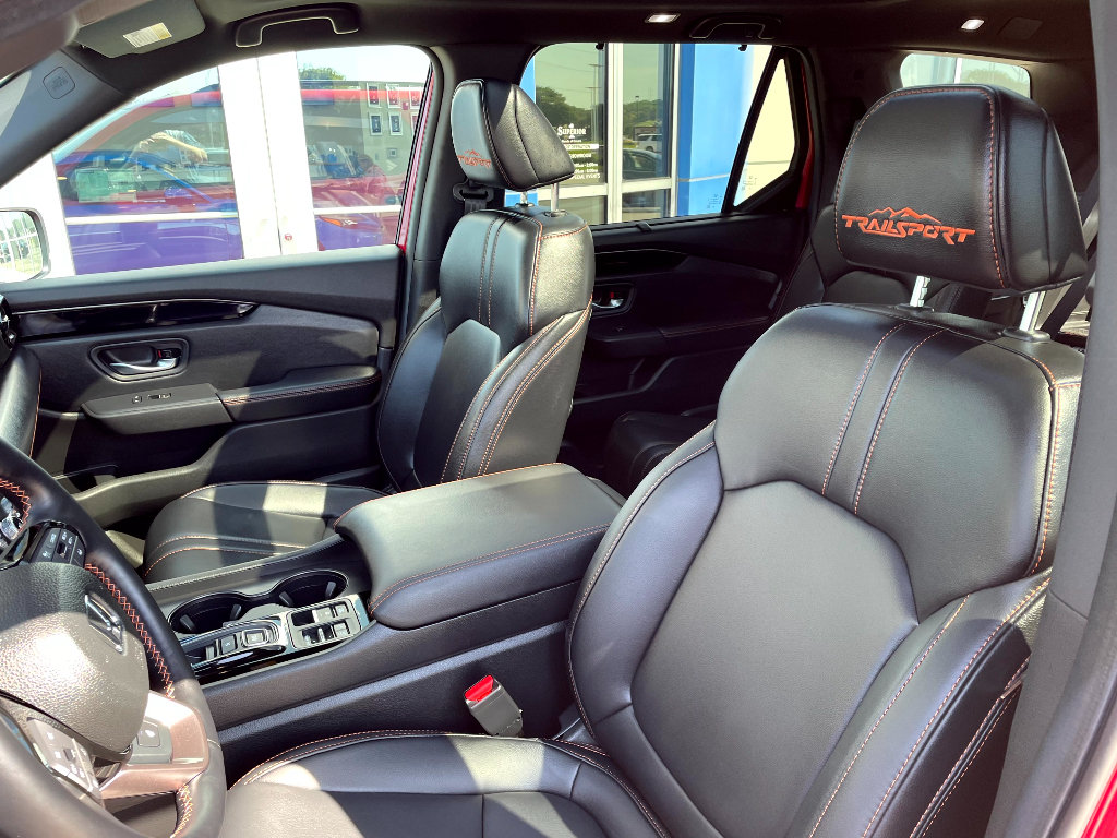 Used 2025 Honda Pilot TrailSport image 12