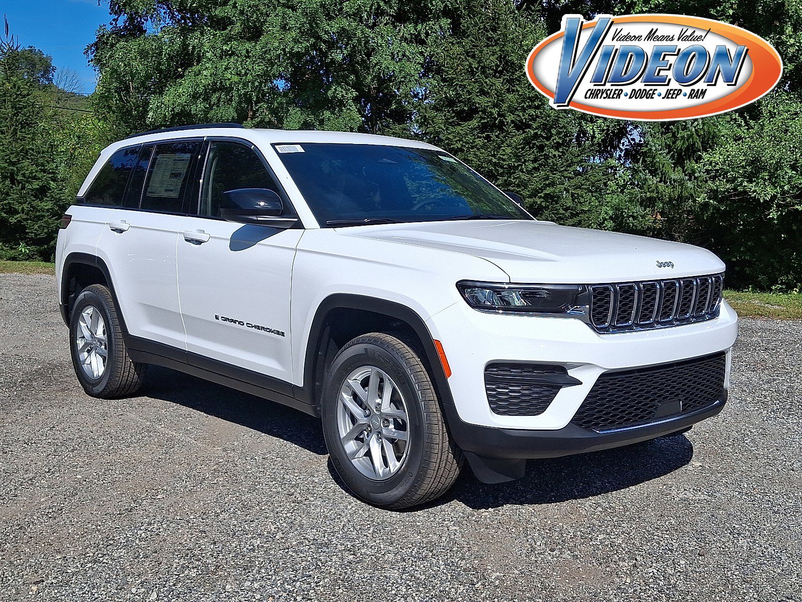 New 2025 Jeep Grand Cherokee Laredo X w/ Luxury Tech Group I image 1