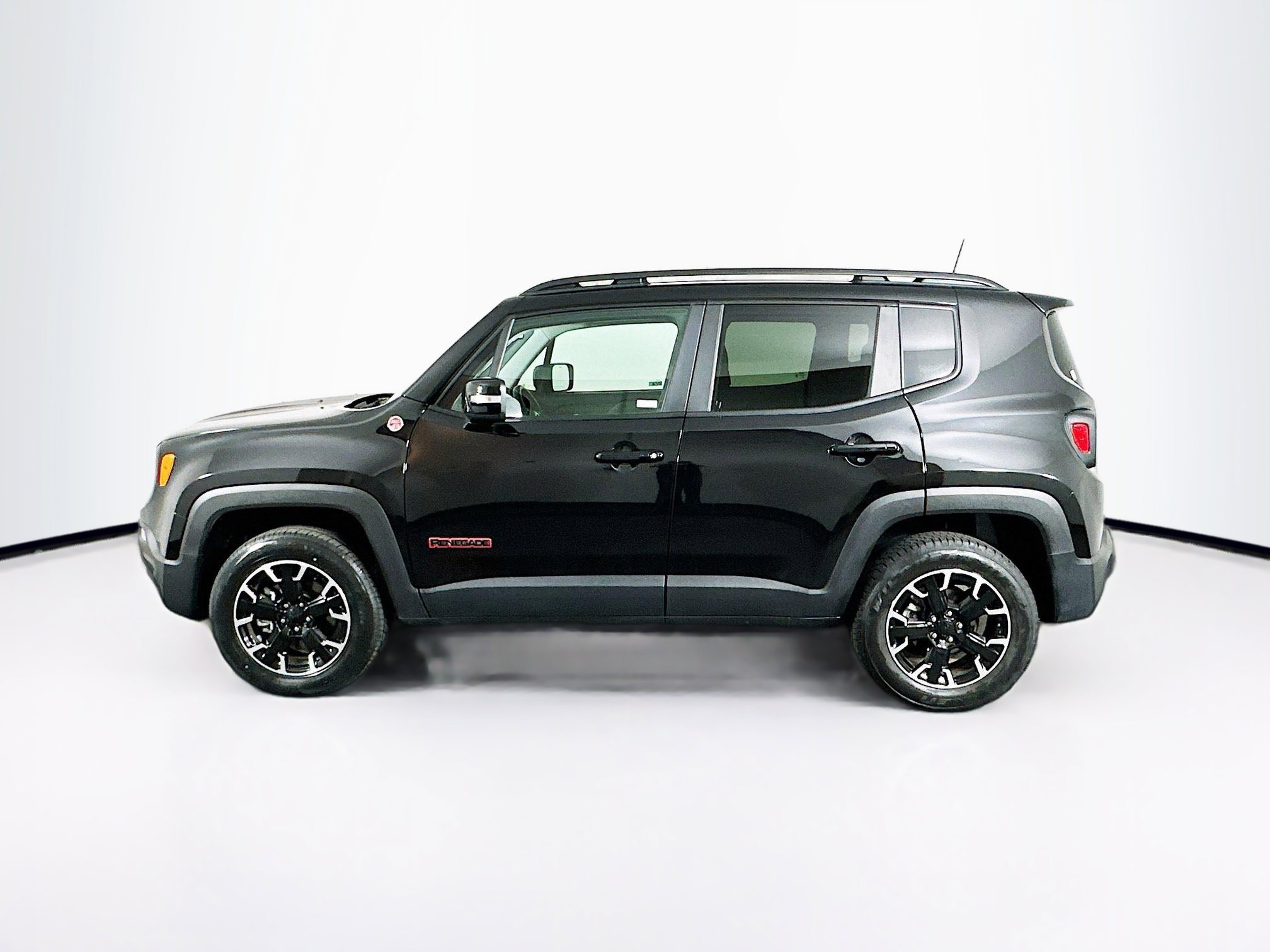 Used 2023 Jeep Renegade Trailhawk image 4